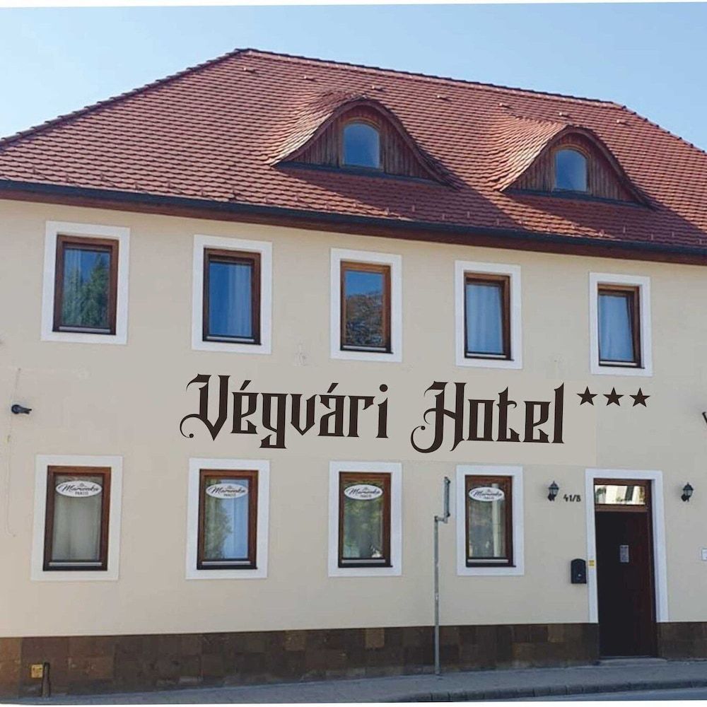 Végvári Hotel Eger 1