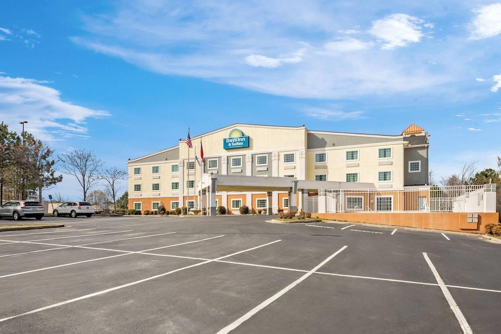 Days Inn & Suites by Wyndham Union City 1