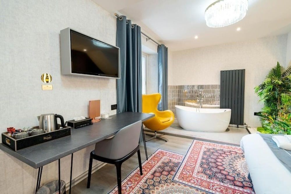 Waterhead Bath Suites 1
