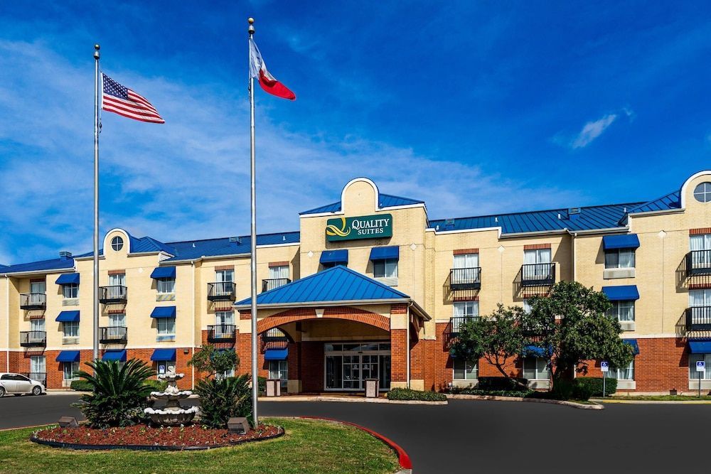 Quality Suites San Antonio Northeast 1