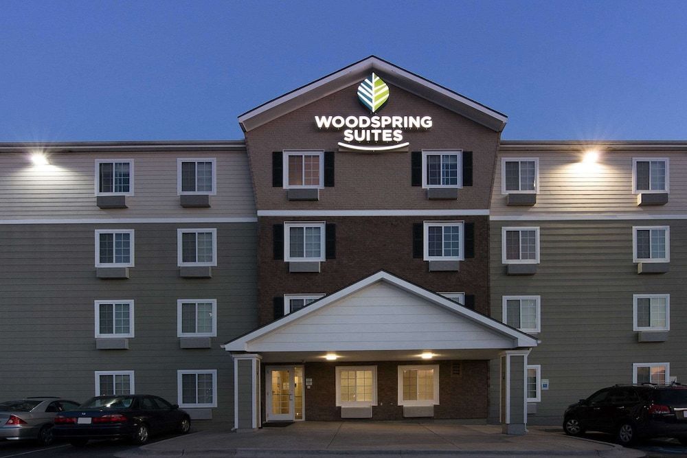 WoodSpring Suites Kansas City Mission 1