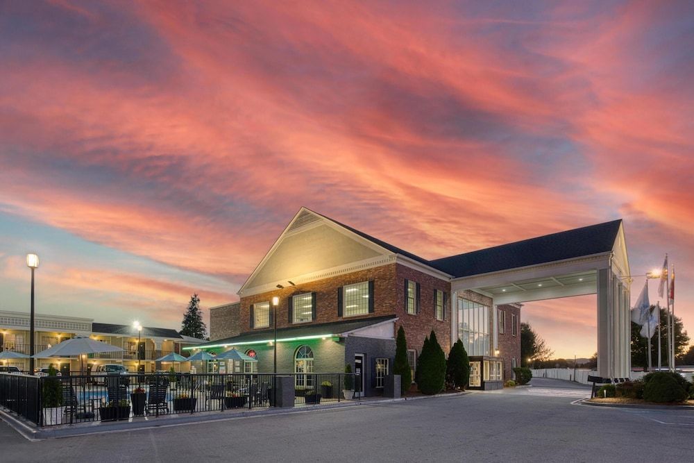 Best Western Hendersonville Inn 1