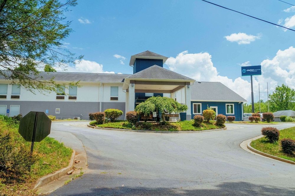 Clarion Pointe-Dillard near Blue Ridge Mountains 1