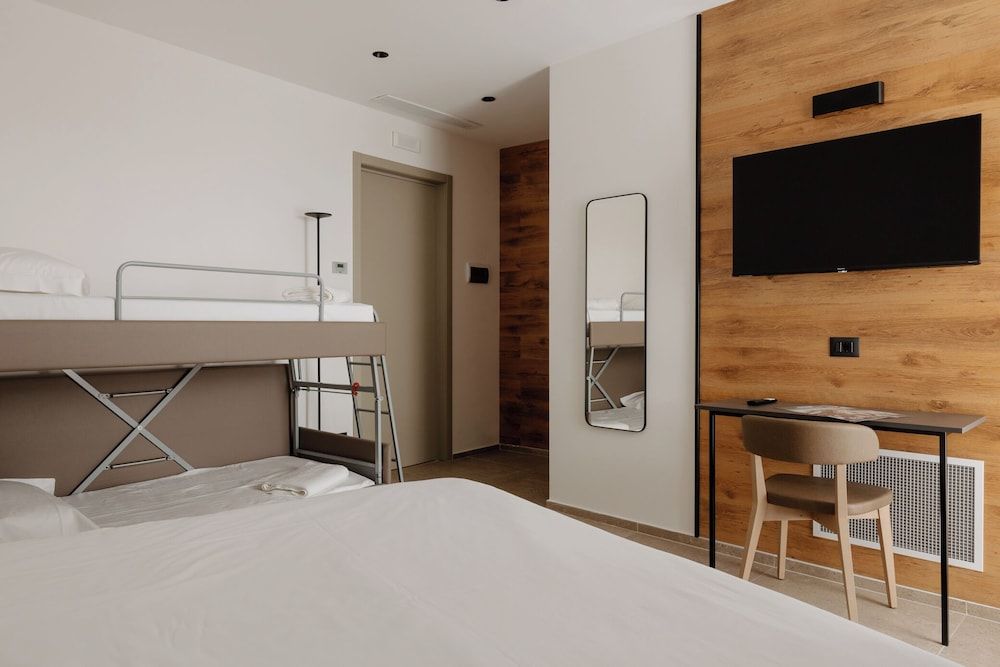 Belladonna Hotel 2