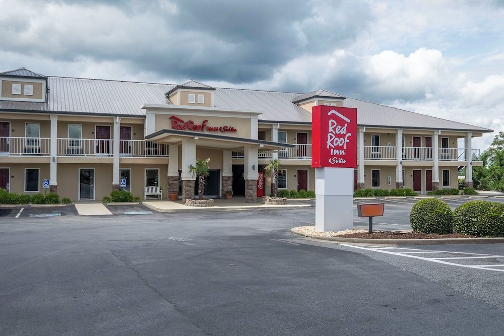 Red Roof Inn & Suites Calhoun 1