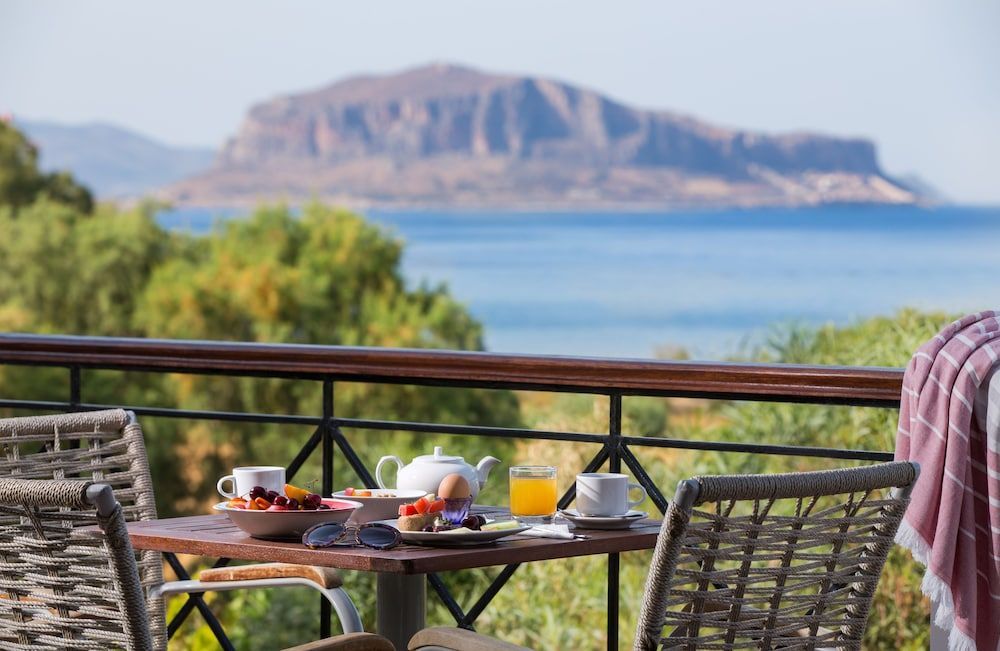 Iris Beach Hotel 1