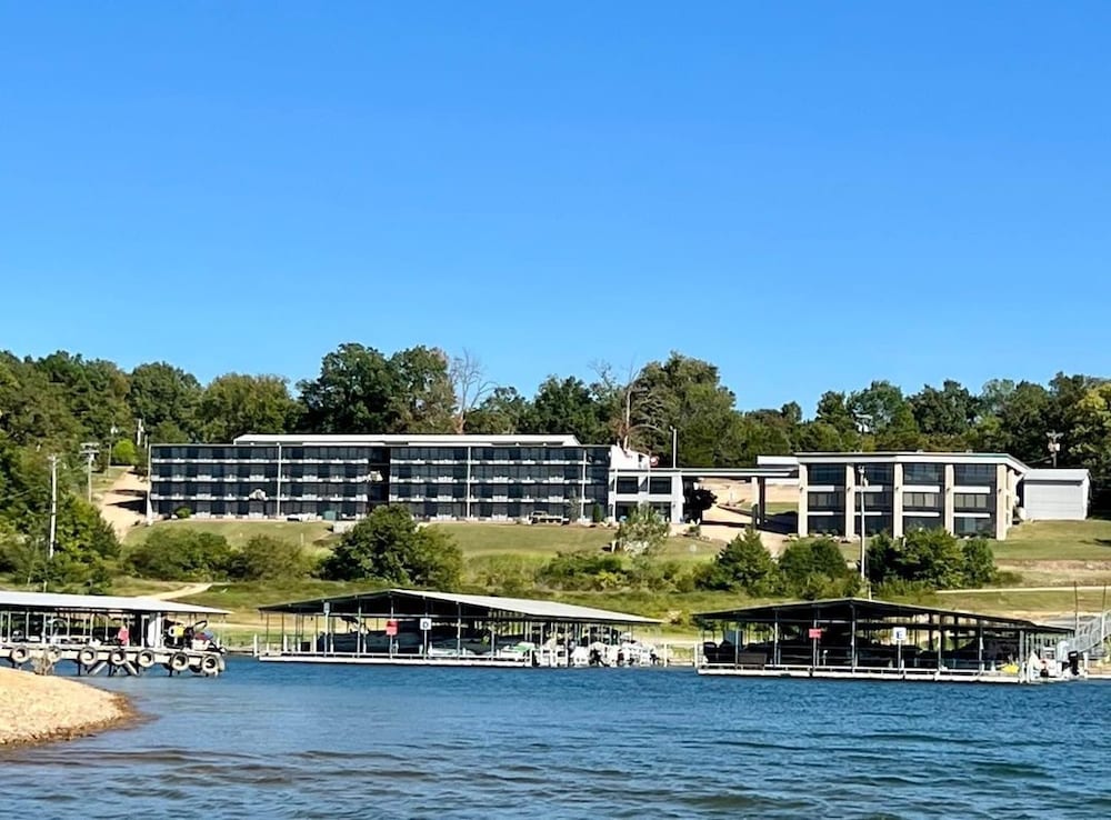 Lake Norfork Resort 1