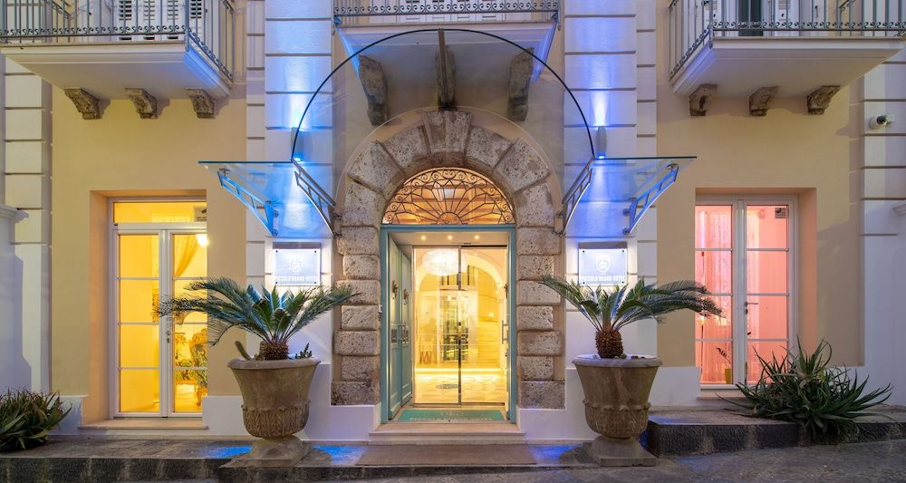 Piccolo Grand Hotel 2