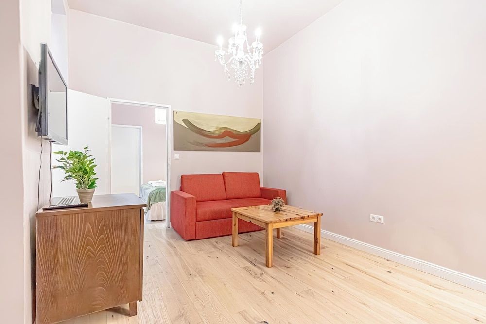 1 Aprt & 5 Stylish Hotel Rooms, Comfort & Convenience Combined 2