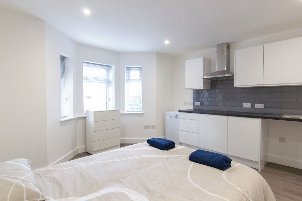 Radstock Road - Room 1b 2