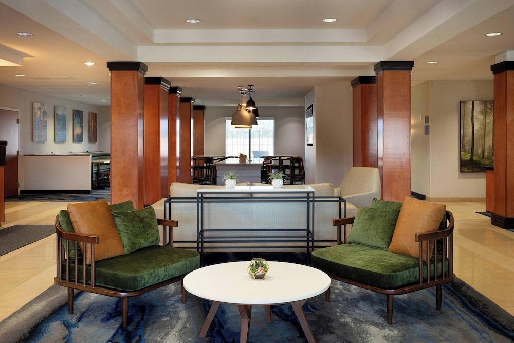 Fairfield Inn & Suites Redding 2