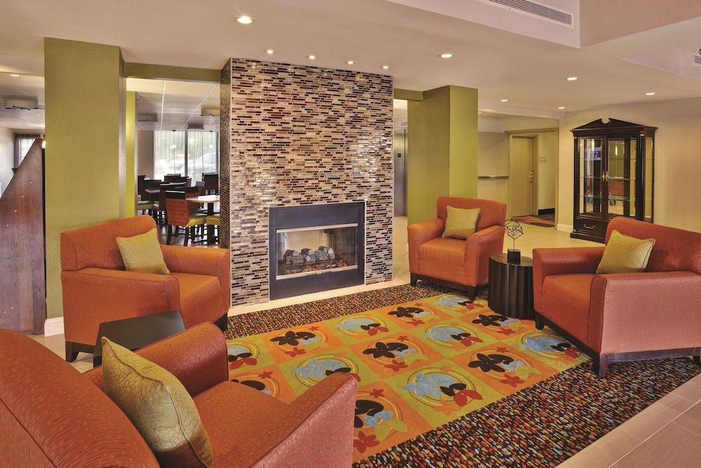 La Quinta by Wyndham Elkview - Charleston NE 2