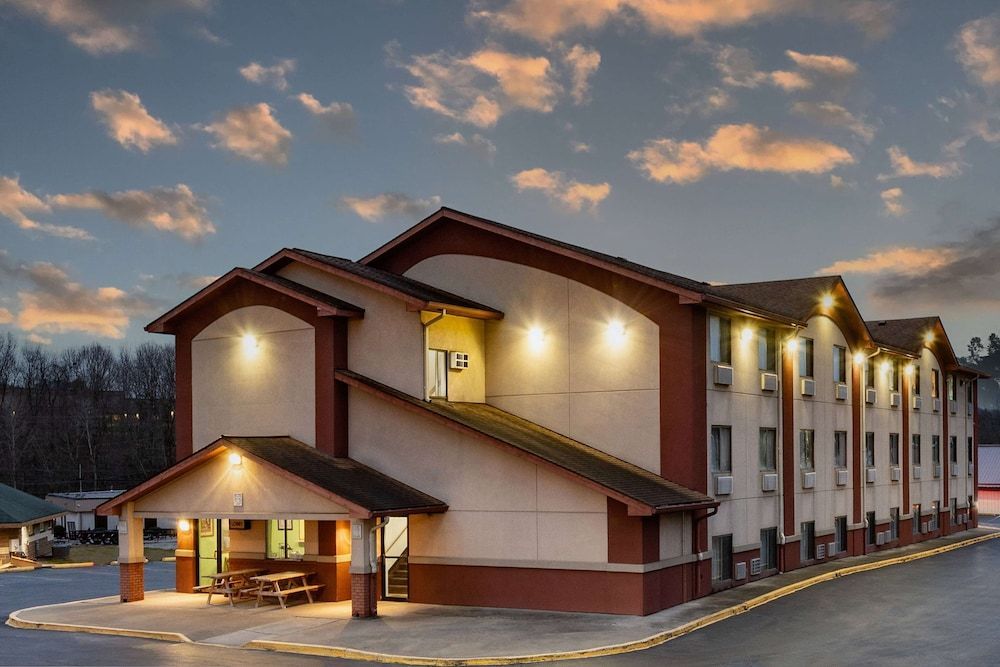 Super 8 by Wyndham Waynesburg 1