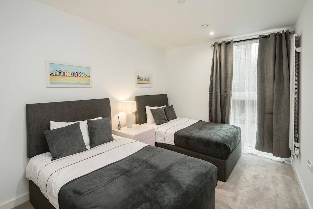 Stunning 3-bed Apartment in London 2