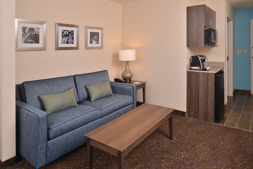 Holiday Inn Express & Suites DEARBORN SW - DETROIT AREA by IHG 2