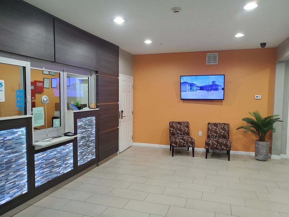 Haven Inn & Suites willowbrook 2