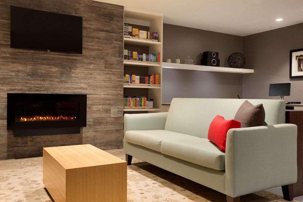 Country Inn & Suites by Radisson Asheville River Arts District 2