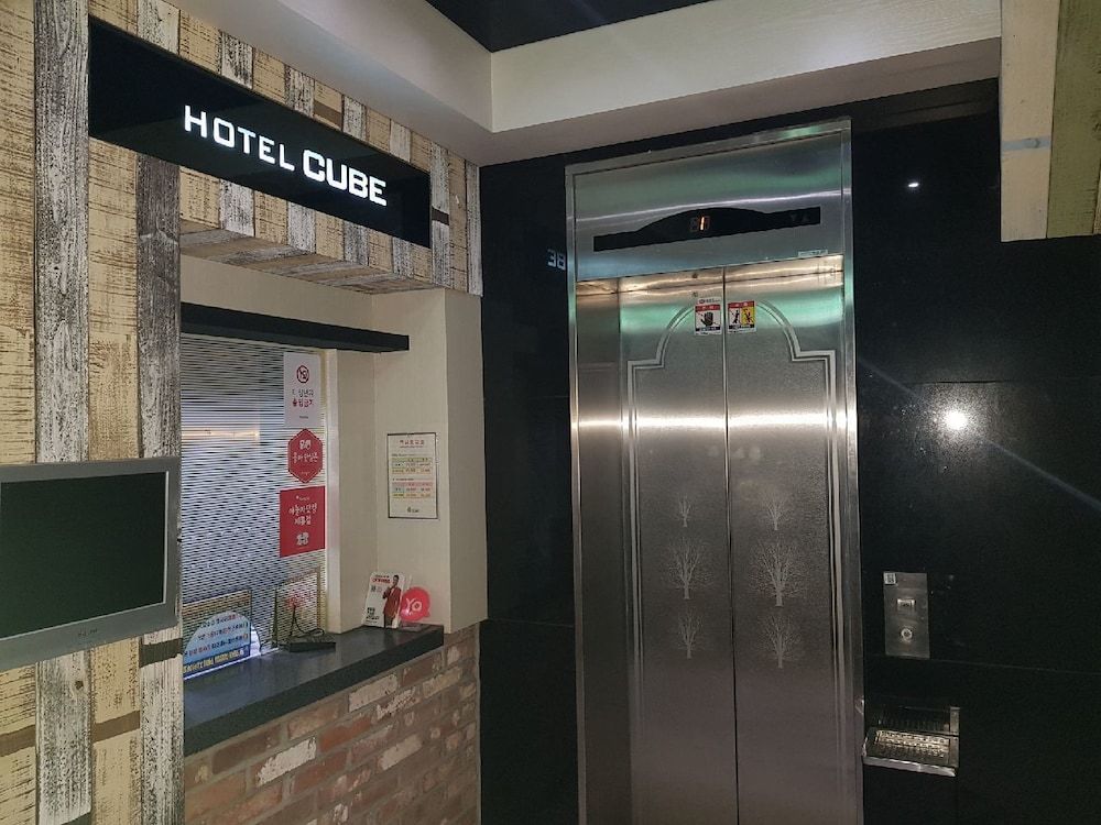 Cube Hotel 2