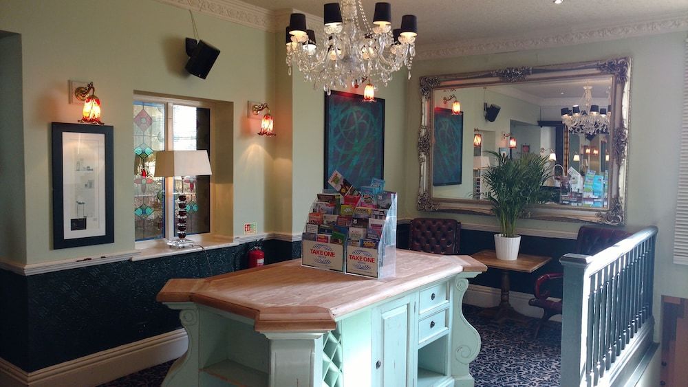 Royal Hotel, Bar & Grill 2