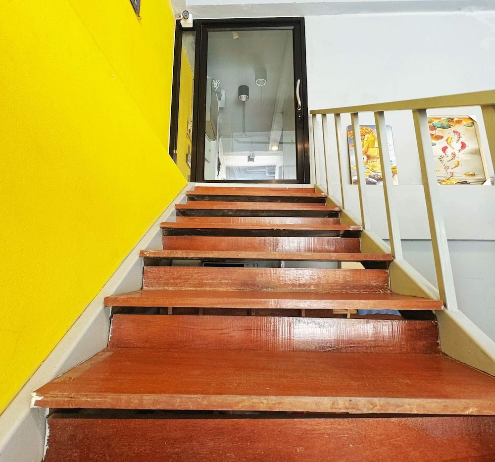 Sukhum Huai Khwang Guest House 2