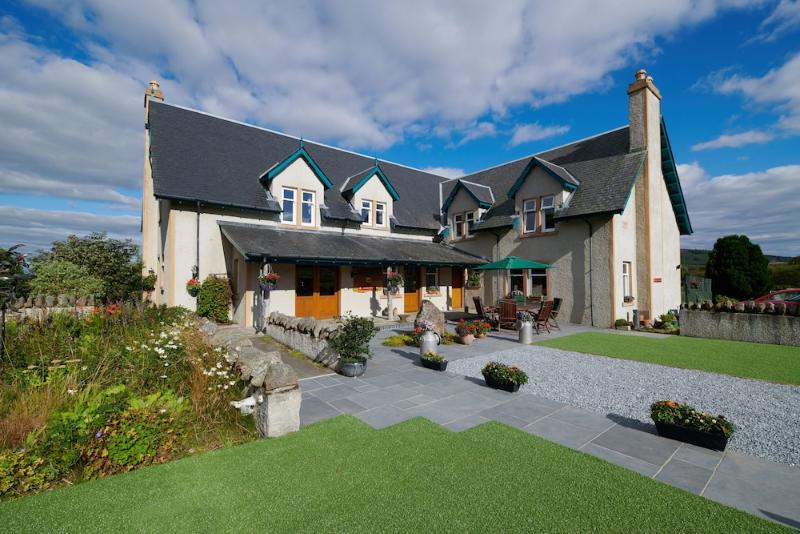 Daviot Lodge 1