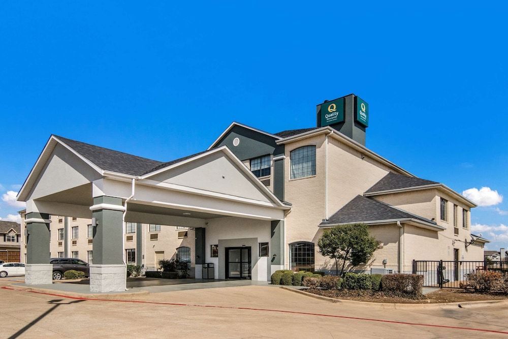 Quality Inn & Suites Fort Worth - Fossil Creek 1