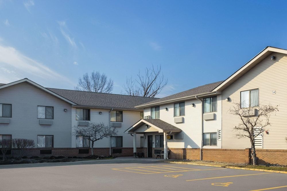 Super 8 by Wyndham Mentor/Cleveland Area 1