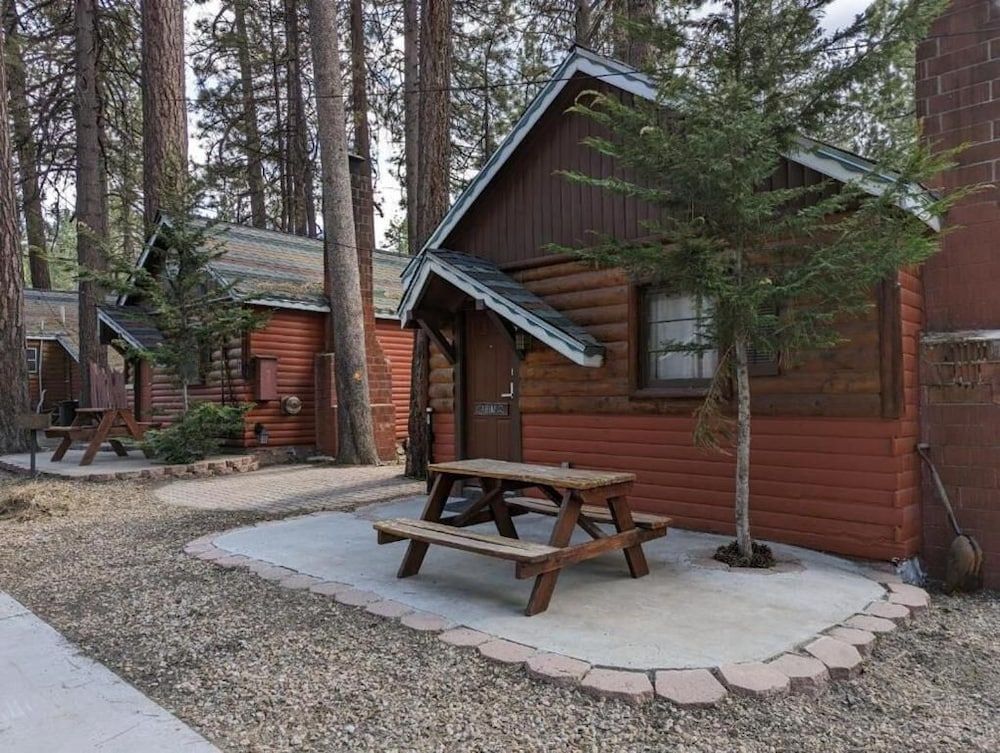 Three Pines Cabins 1
