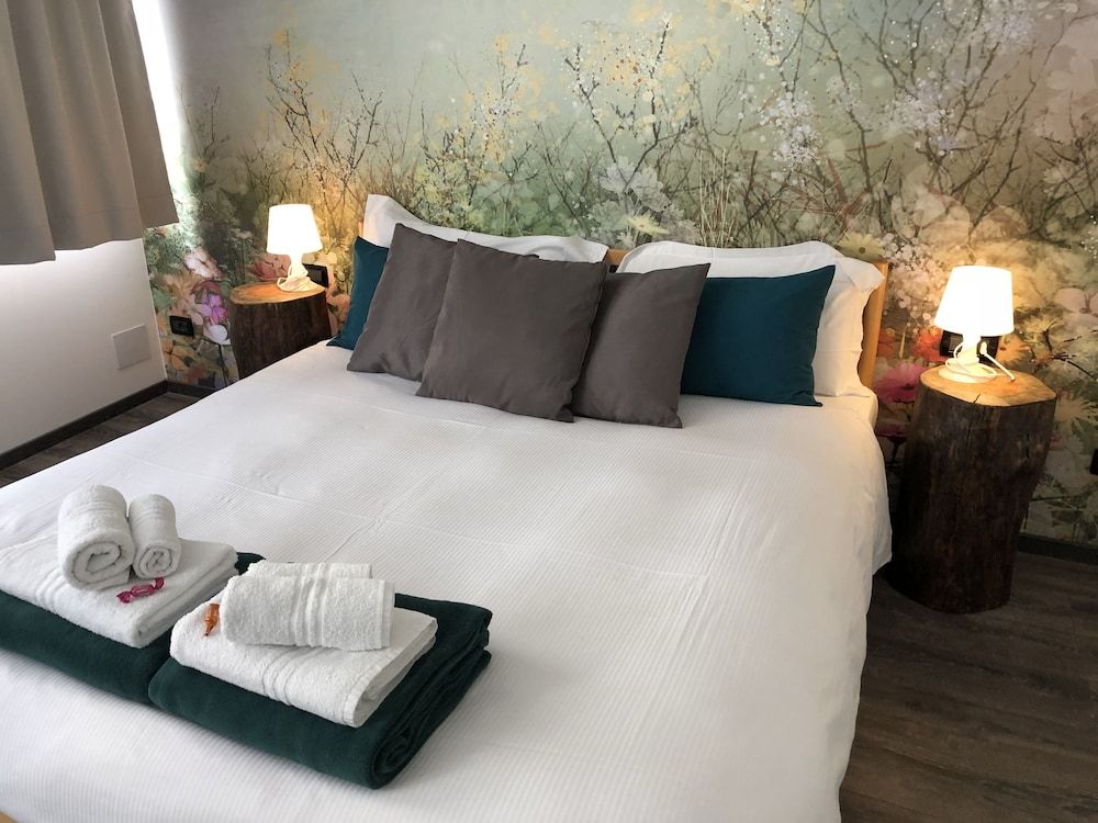 Francis Superior Rooms 1