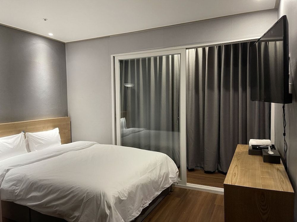 The garden hotel 2