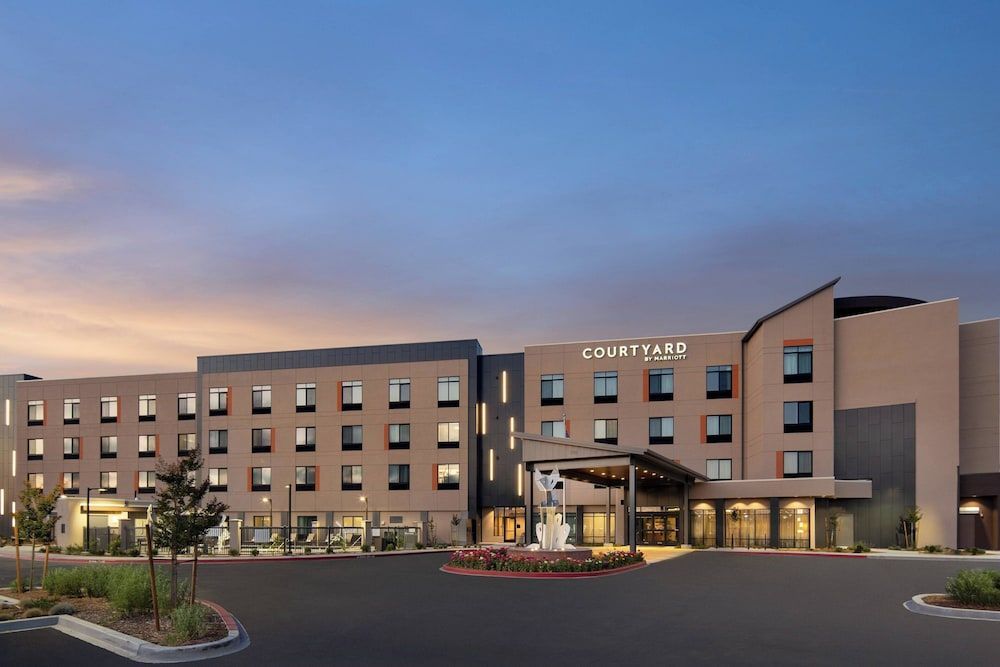 Courtyard by Marriott Petaluma Sonoma County 1