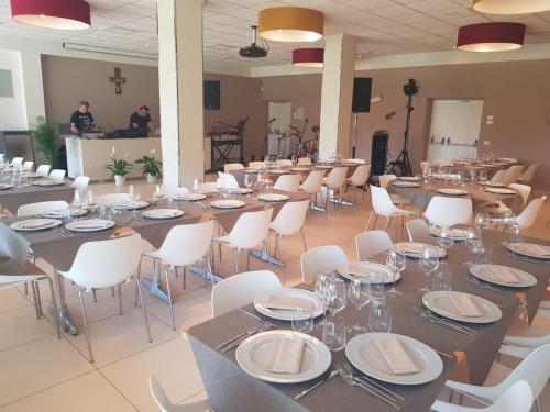 Eliopoli Beach Hostel & Restaurant 2