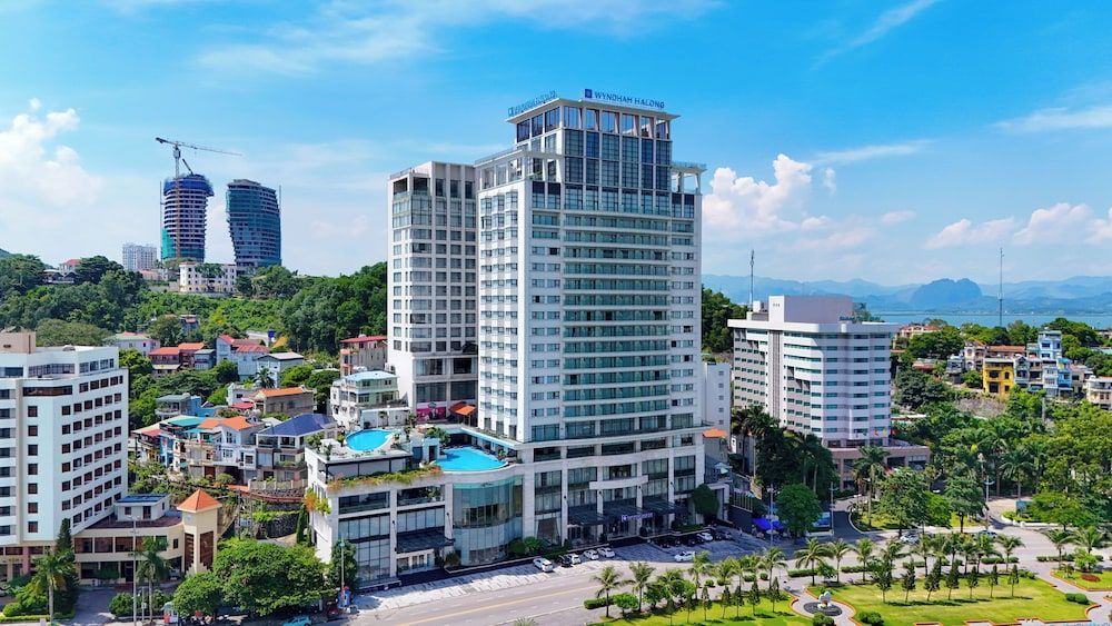 Wyndham Legend Halong Hotel 1
