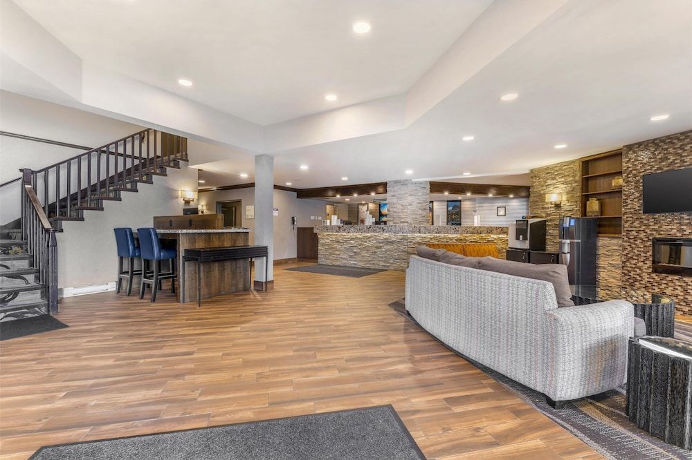 Best Western Plus Country Meadows Inn 2