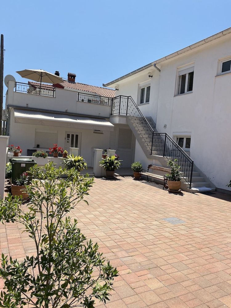 Studio Apartments with Terrace near Sea - Angela's Apartments 1