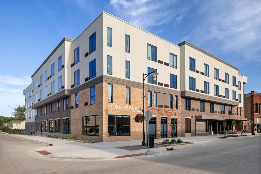 Courtyard by Marriott Owatonna Downtown 1