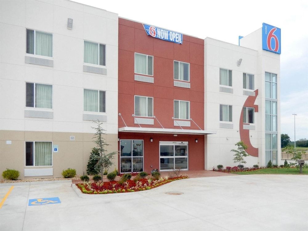 Motel 6-Tulsa, OK 1