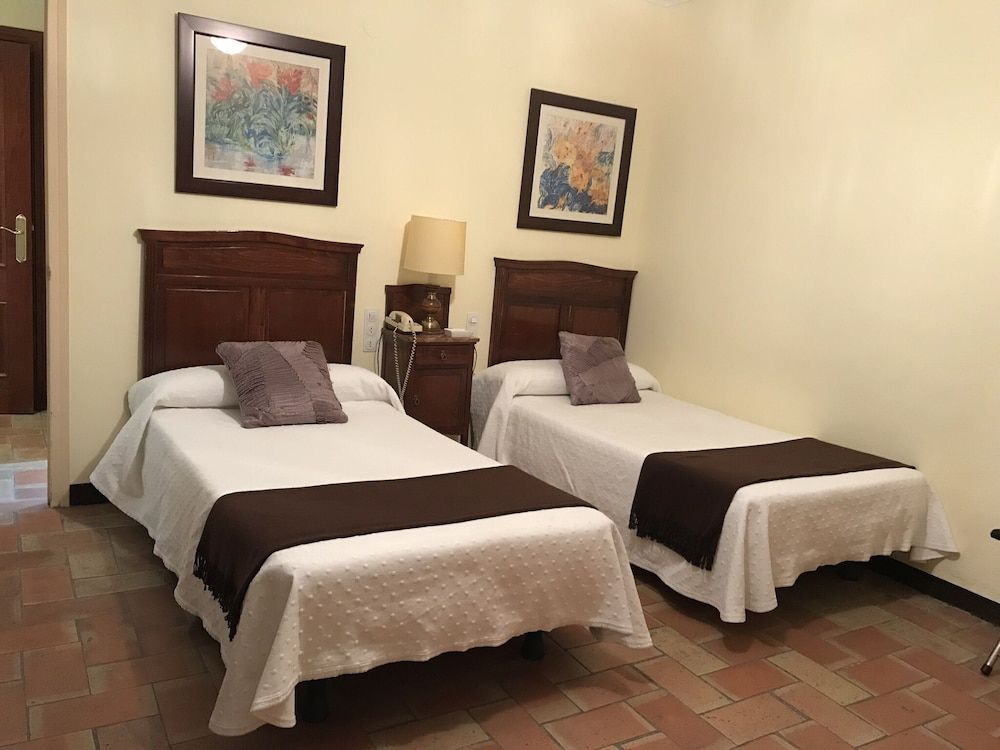 Hotel Suís 2