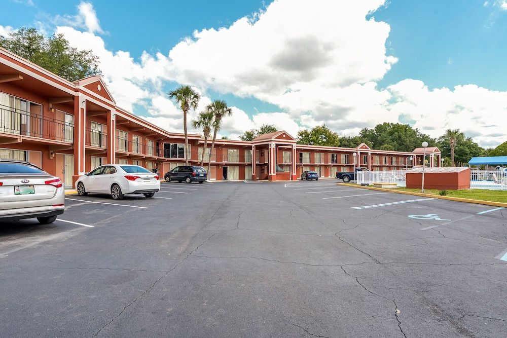 OYO Hotel Mustang Silver Spring FL 1