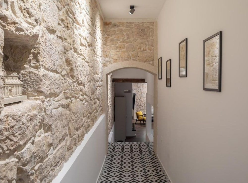 Casa di Pietra 2