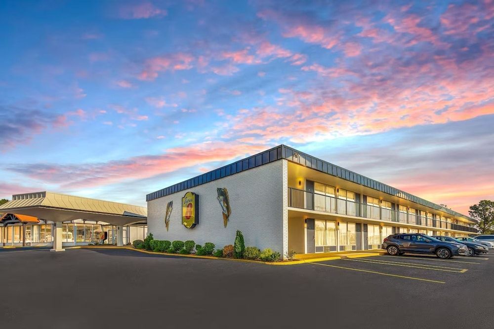 Super 8 by Wyndham Riverside AL 1