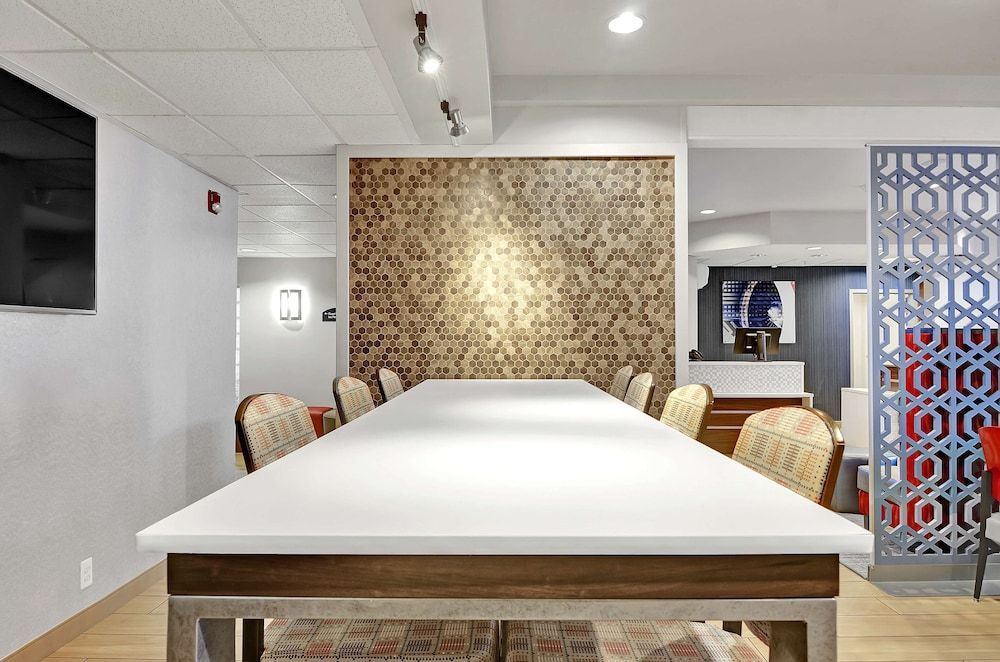 Executive Residency by Best Western Navigator Inn & Suites 2