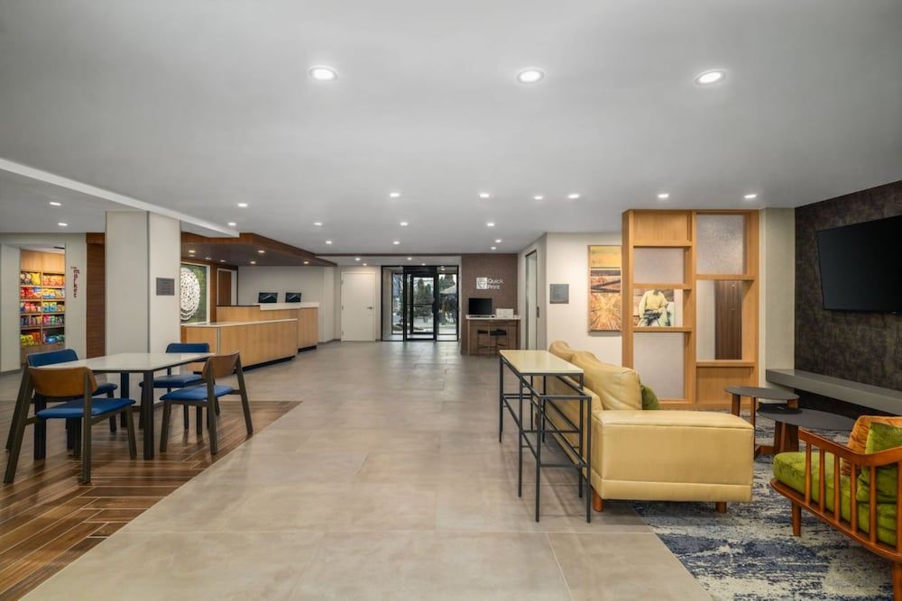 Fairfield by Marriott Inn & Suites Clinton 2