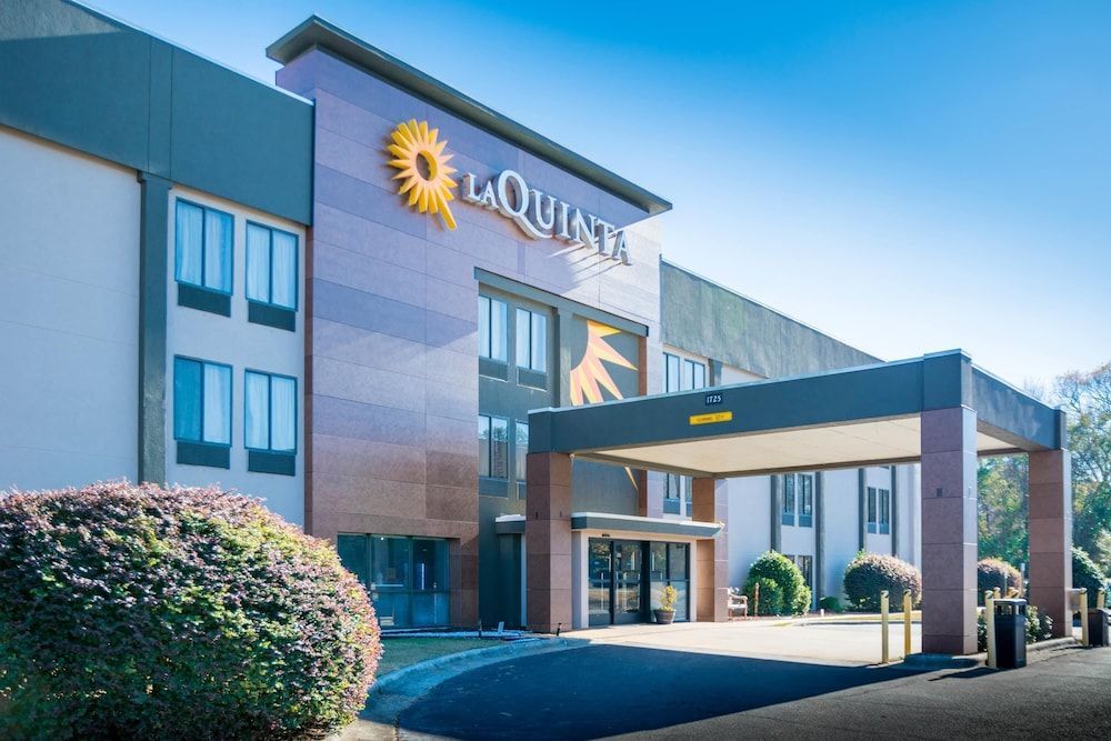 La Quinta Inn & Suites by Wyndham Fayetteville I-95 1