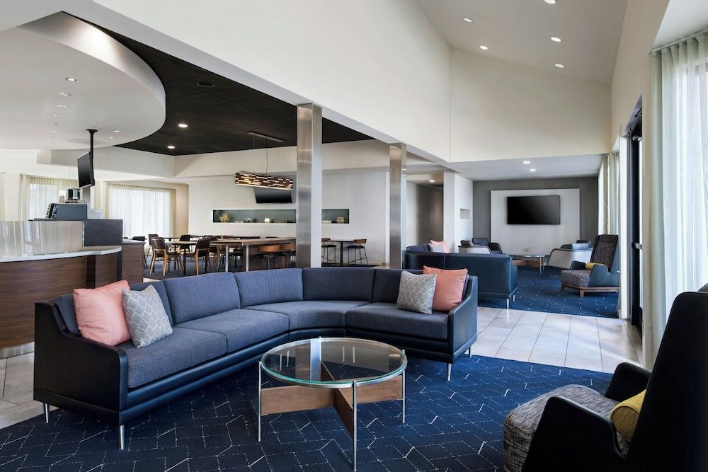 Courtyard by Marriott Phoenix Airport 2