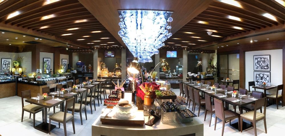 Golden Prince Hotel & Suites 1