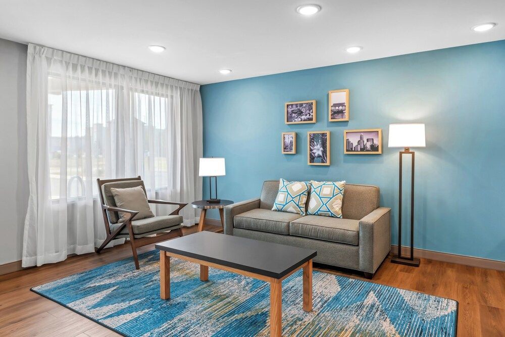 WoodSpring Suites Charlotte Northlake 2