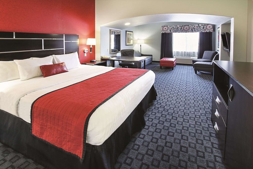 La Quinta Inn & Suites by Wyndham South Dallas - Hutchins 1