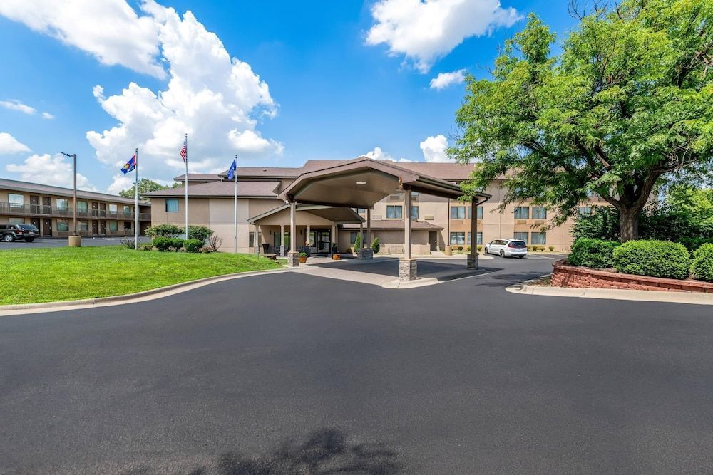Quality Inn & Suites Lawrence - University Area 1