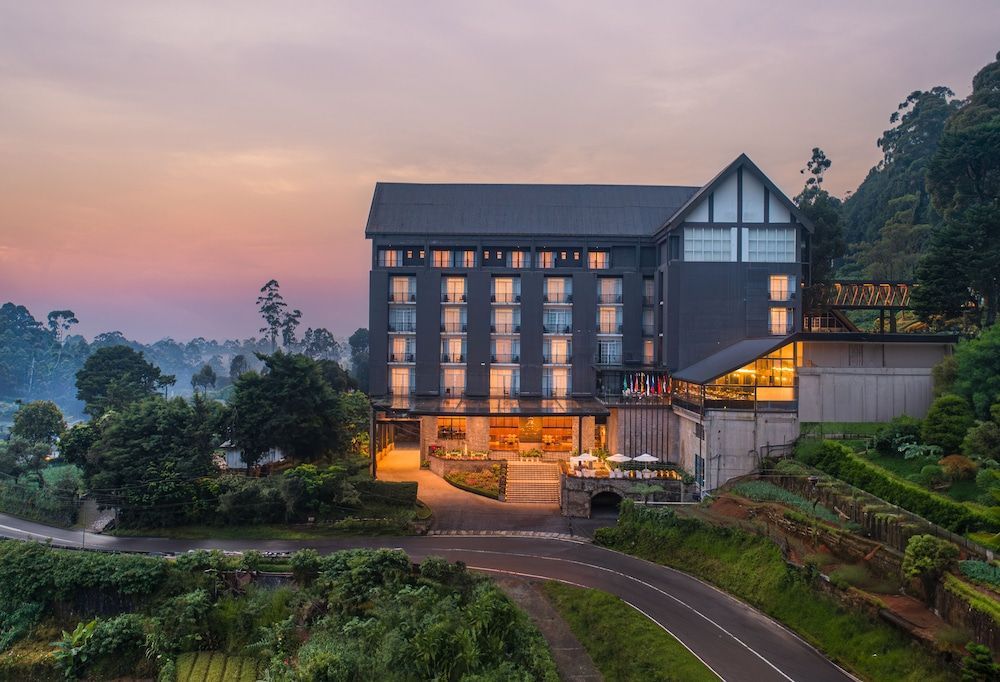 The Golden Ridge Hotel 1